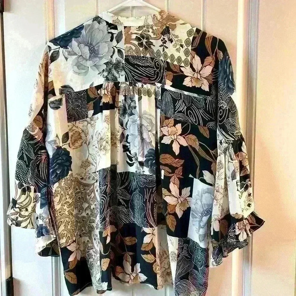 NWOT Johnny Was 100% silk Leo button down top - Picture 5 of 9